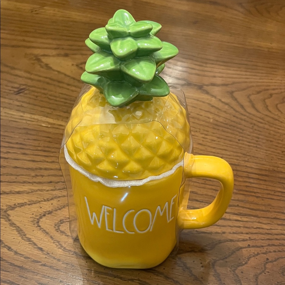 Rae Dunn "WELCOME" Pineapple Mug with Topper